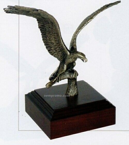 Vigilance Eagle Statue (9