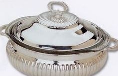 The Queen Anne Collection Silverplated 2 Quart Casserole Dish