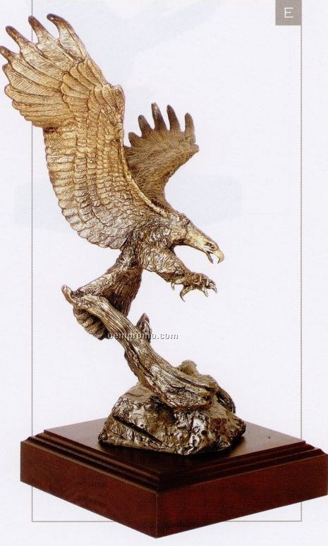 Focused Eagle Statue (10